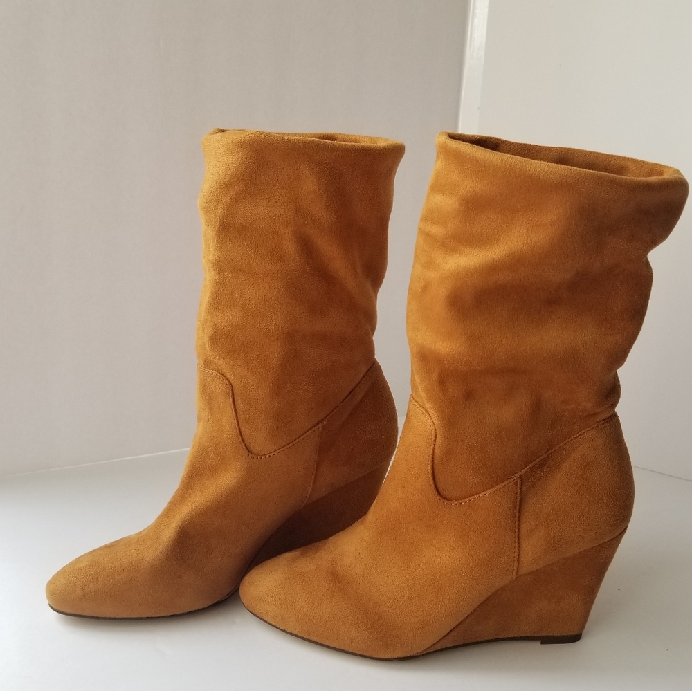 Athena Alexander Boots size 7.5 suede tan